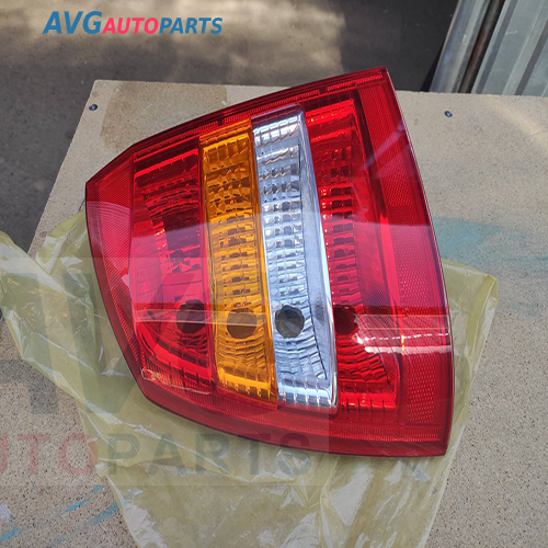 Фонарь задний светлый Седан 98-03 левый DEPO (потертости и царапины на стекле) смотрите фото